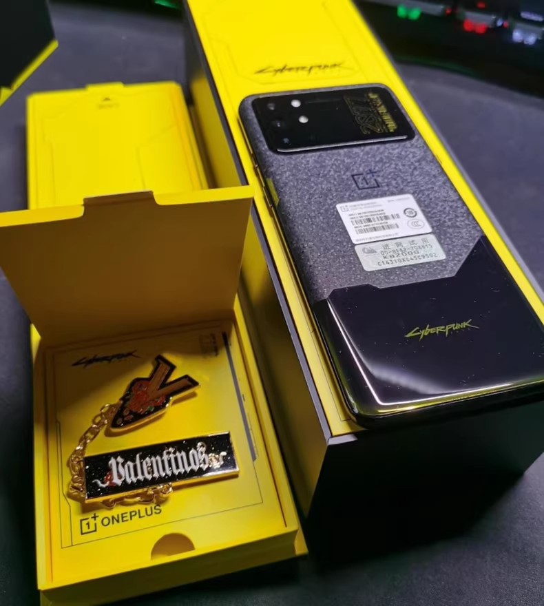 OnePlus 8T Cyberpunk limited edition 12+256G Google Unlocked Original Package Mobile phone and charger
