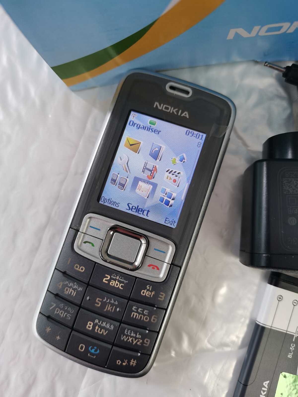 Nokia 3109 Classic Grey (Unlocked ) Mobile Phone Bundle Description 1 battery