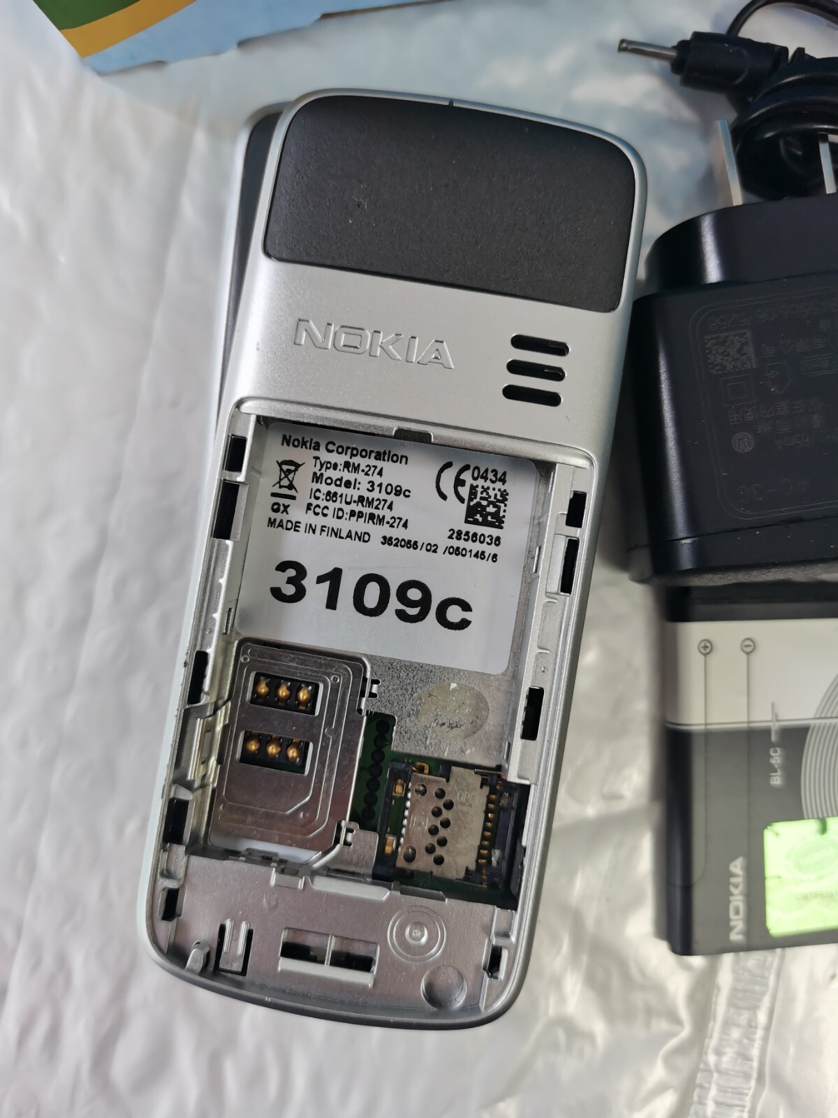 Nokia 3109 Classic Grey (Unlocked ) Mobile Phone Bundle Description 1 battery - Image 2