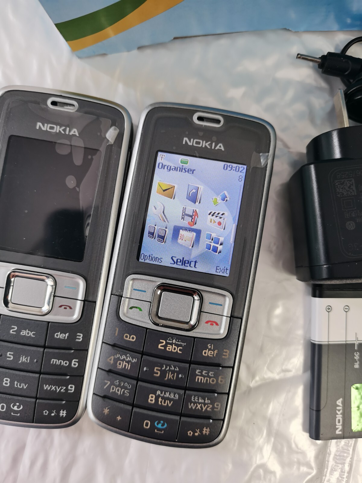 Nokia 3109 Classic Grey (Unlocked ) Mobile Phone Bundle Description 1 battery - Image 4