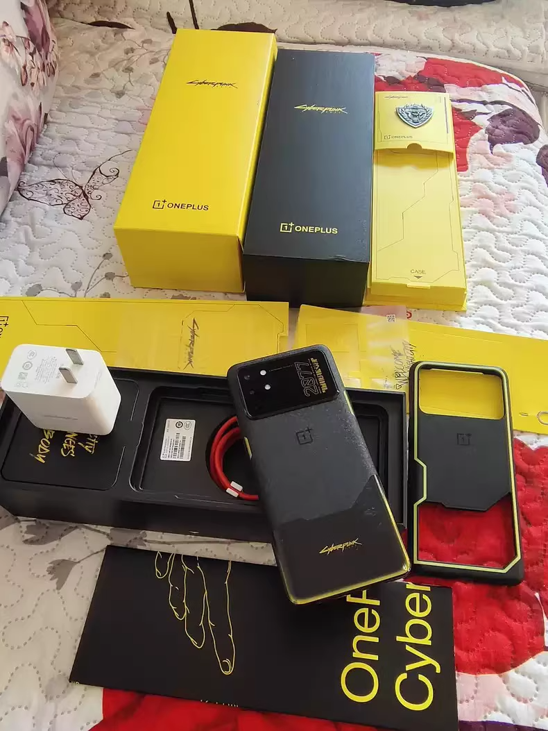 OnePlus 8T Cyberpunk limited edition 12+256G Google Unlocked Original Package Mobile phone and charger - Image 5