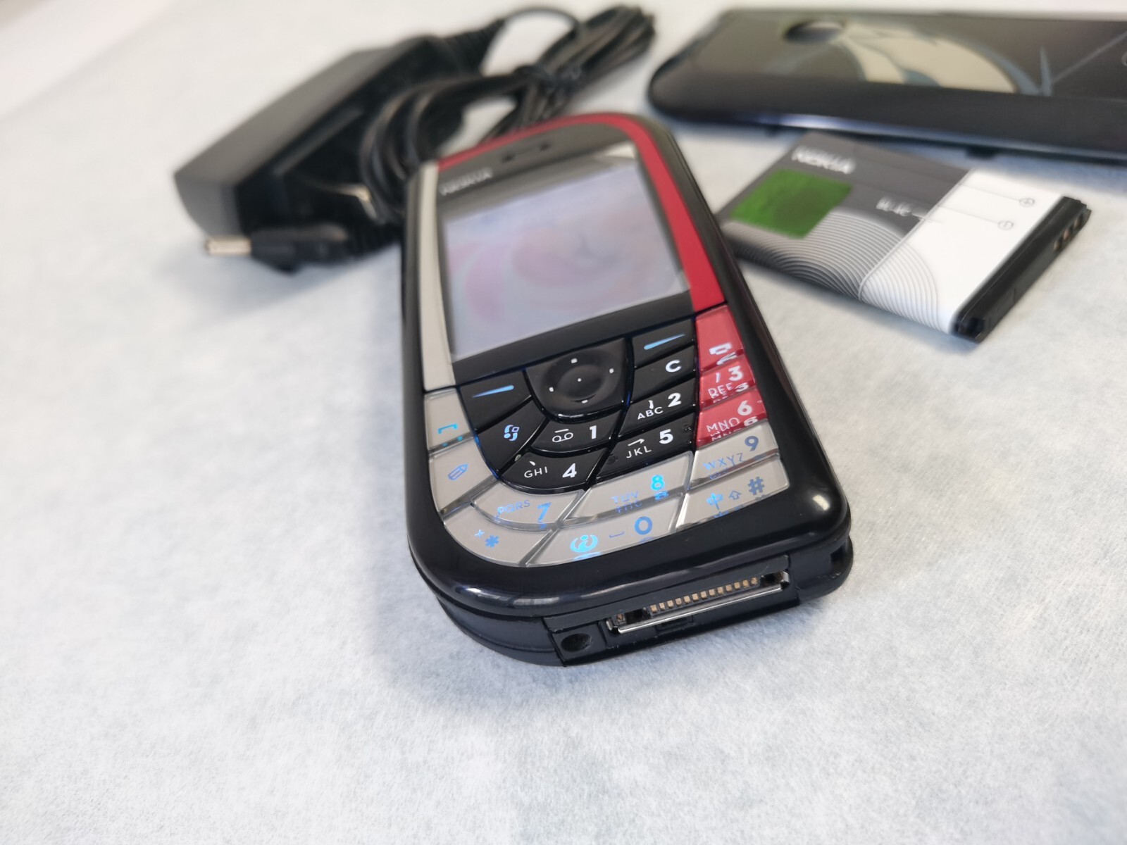 Nokia 7610 - Image 2