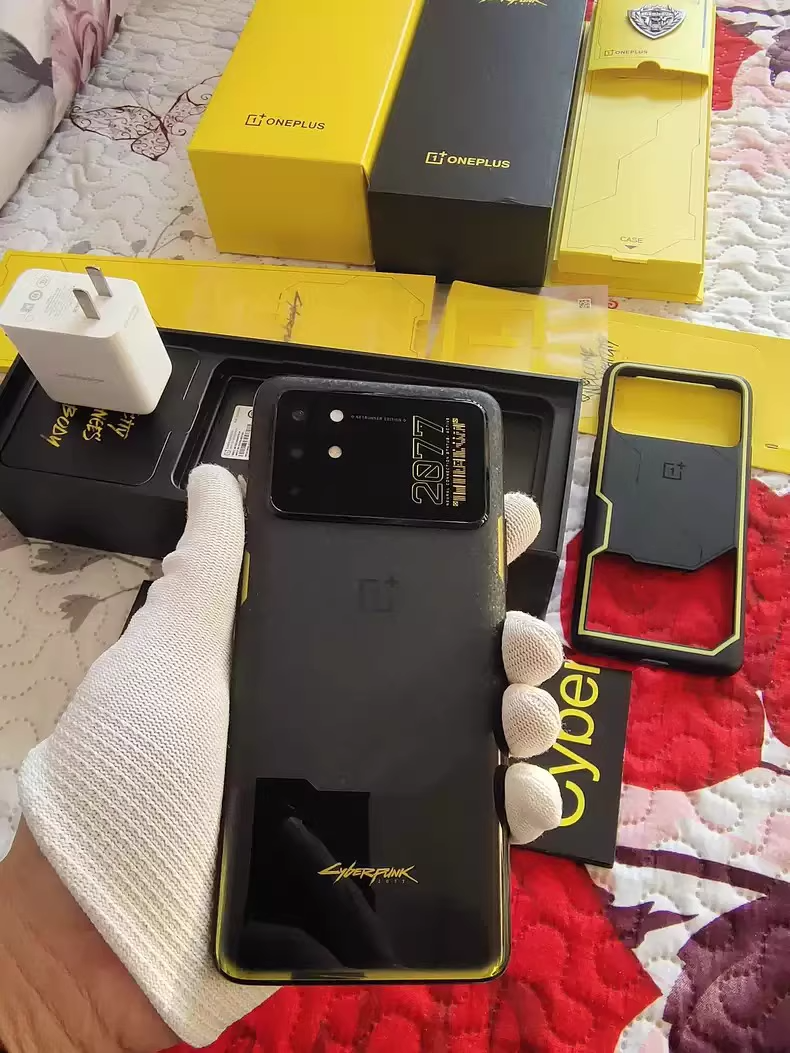 OnePlus 8T Cyberpunk limited edition 12+256G Google Unlocked Original Package Mobile phone and charger - Image 6