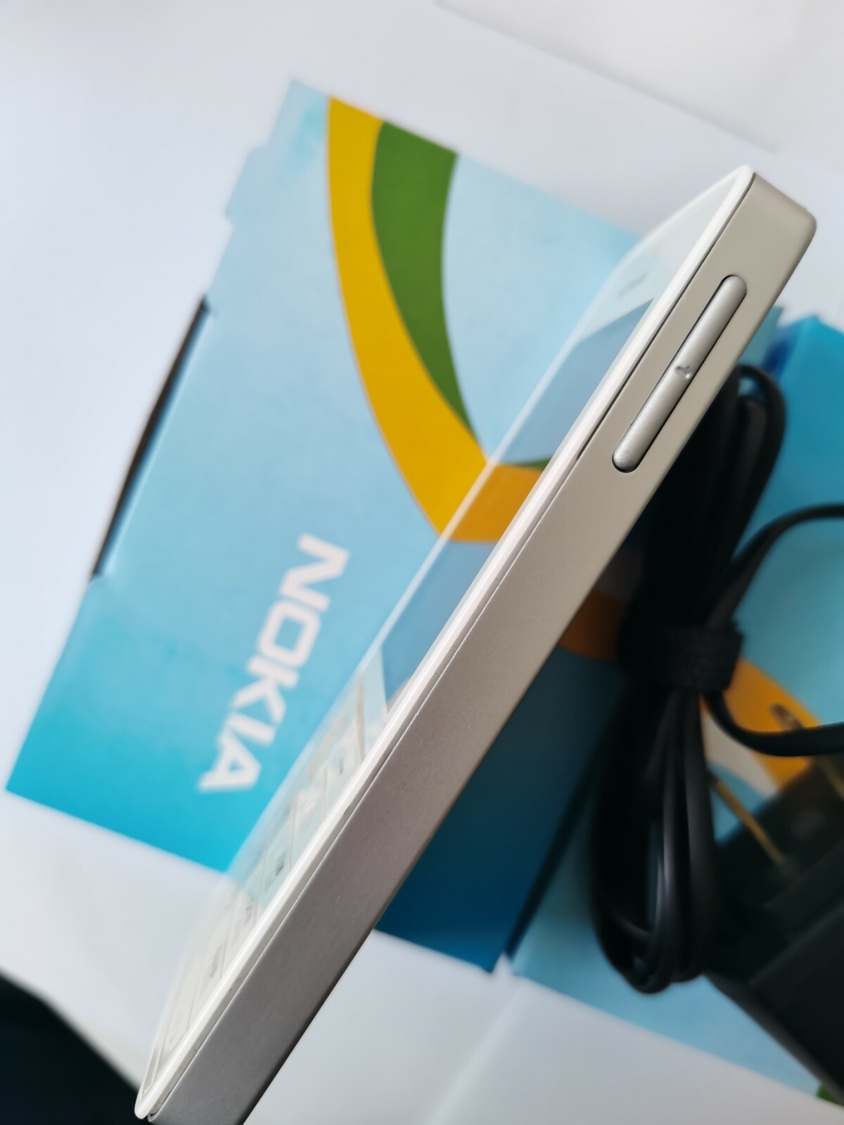 Nokia 515 - White black (Unlocked) Cellular Phone SINGLE sim - Image 5