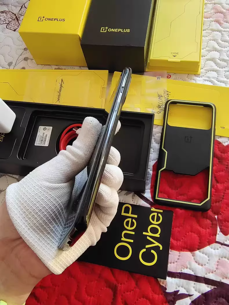 OnePlus 8T Cyberpunk limited edition 12+256G Google Unlocked Original Package Mobile phone and charger - Image 9