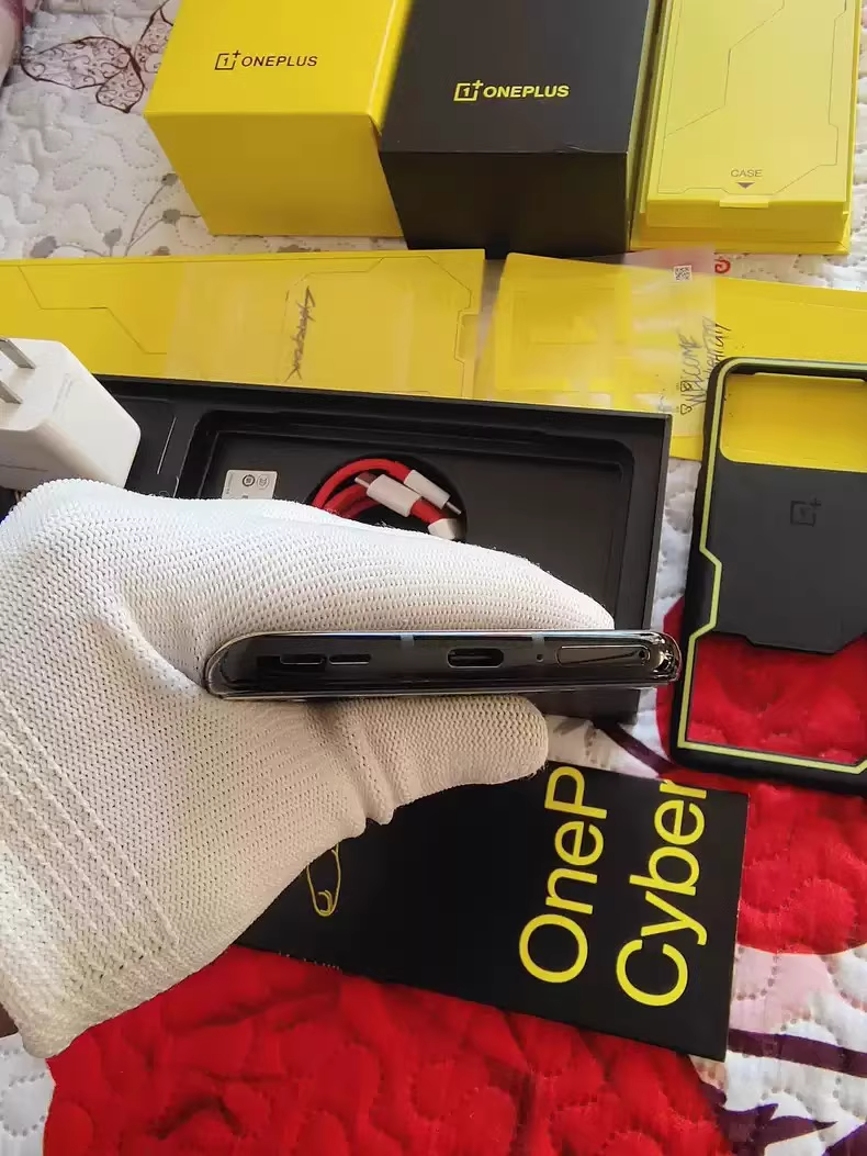 OnePlus 8T Cyberpunk limited edition 12+256G Google Unlocked Original Package Mobile phone and charger - Image 10