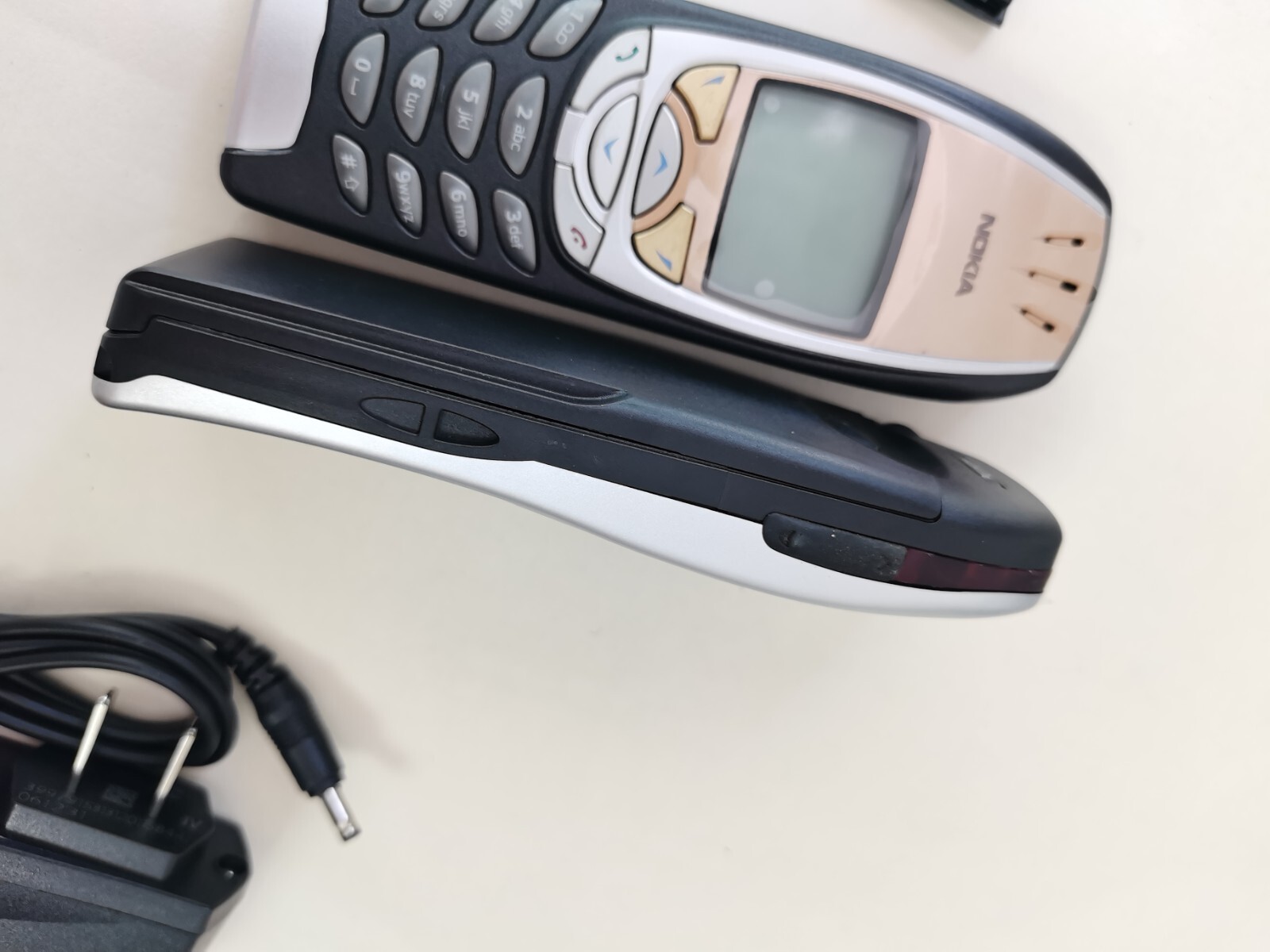 Nokia 6310i 6310 - Silver / jet Black silver (Unlocked) Cellular Phone Features Jet Black - Image 4