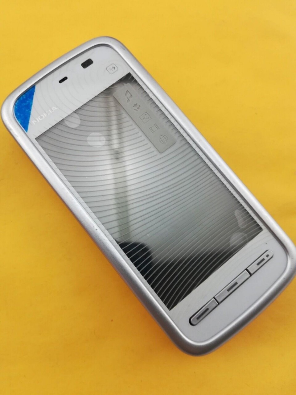 Nokia 5230 - Black white (Unlocked) WCDMA 3G FM Bluetooth Smartphone - Image 4