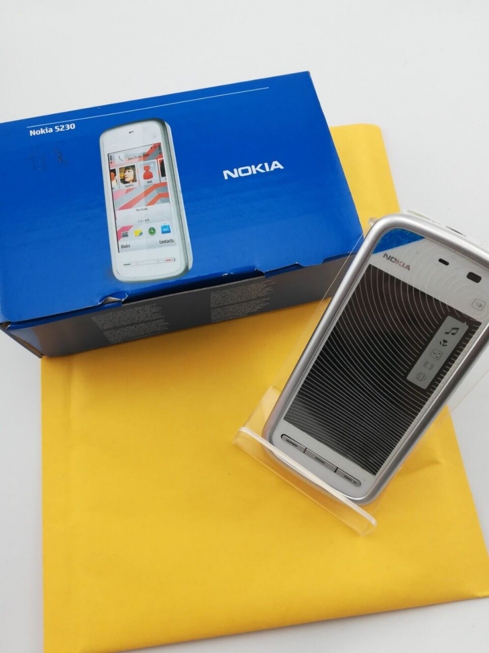 Nokia 5230 - Black white (Unlocked) WCDMA 3G FM Bluetooth Smartphone - Image 5