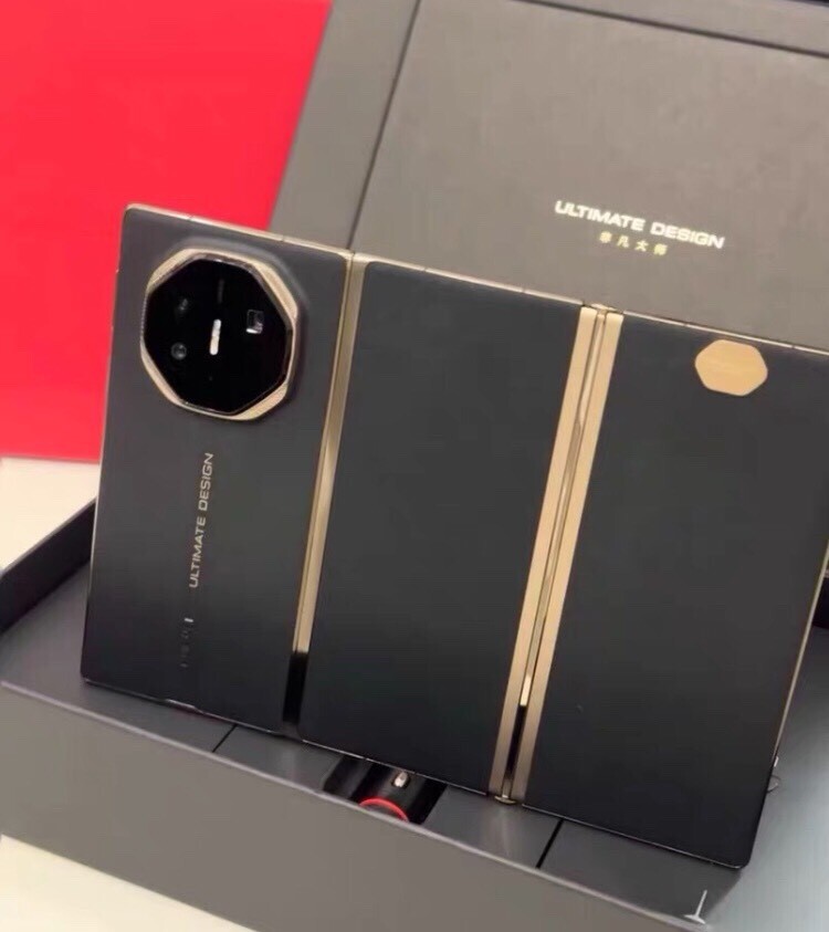 Huawei Mate XT Ultimate HarmonyOS 16+1TB 7,85" Handy freigeschaltet Color Random color storage 16+1TB