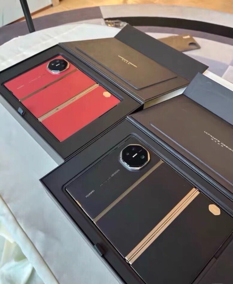 Huawei Mate XT Ultimate HarmonyOS 16+1TB 7,85" Handy freigeschaltet Color Random color storage 16+1TB - Image 3