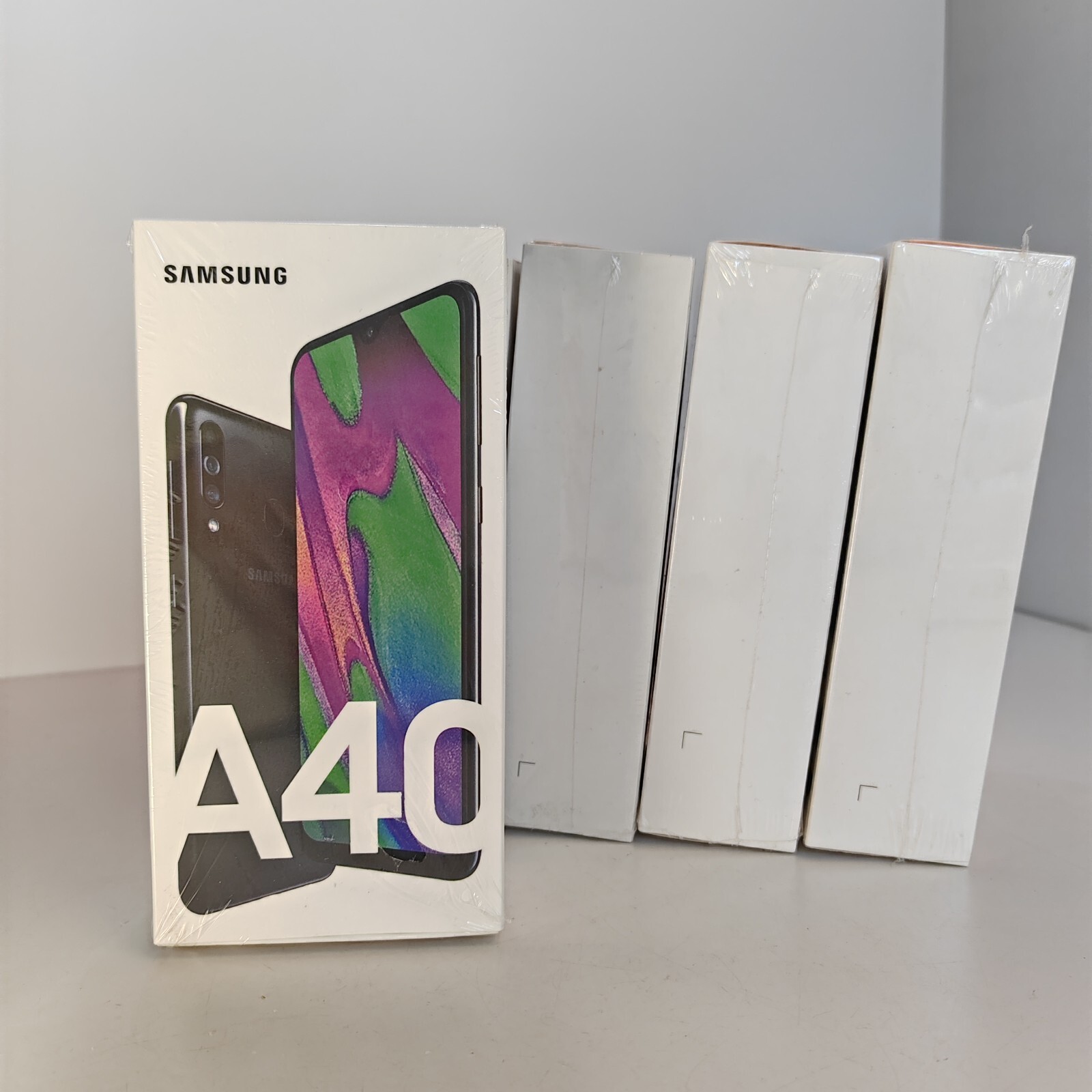 Samsung Galaxy A40 SM-A405F 5.9" 16MP 64GB Dual SIM Android Global unlocked Storage 64GB Colour Blue - Image 2