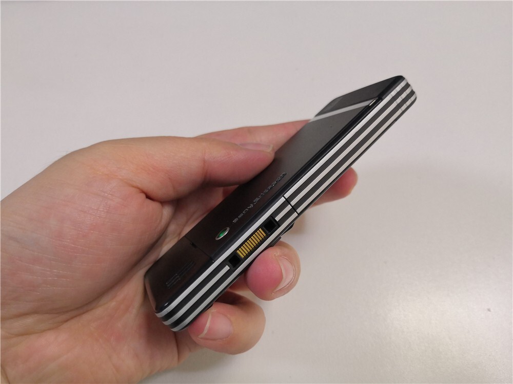 Sony Ericsson Cyber-shot C902 - Swift black (Unlocked) Mobile Phone - Image 7