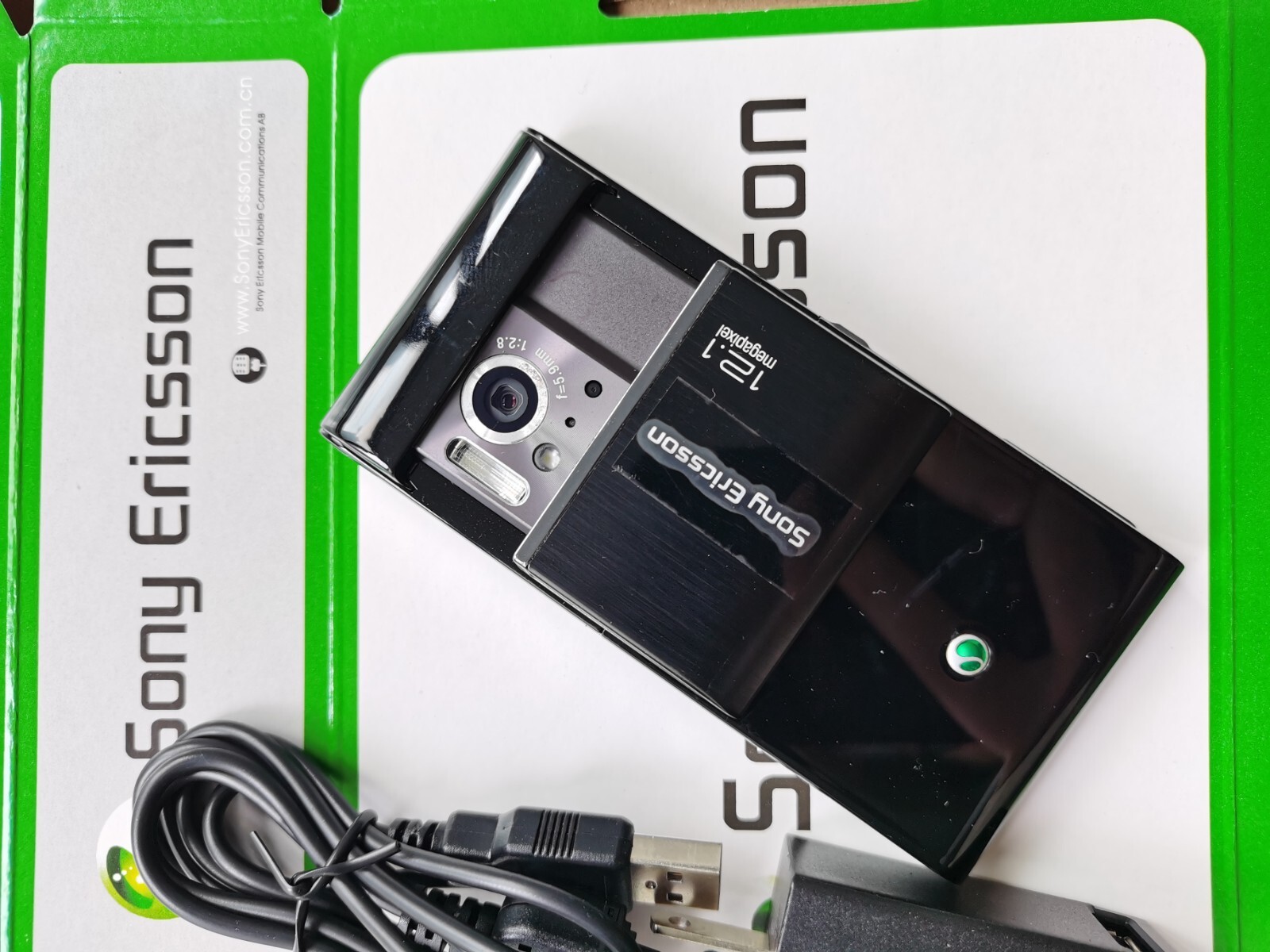 Sony Ericsson Satio U1i Idou, U1, Kokoro Unlocked Mobile Phone - Image 3