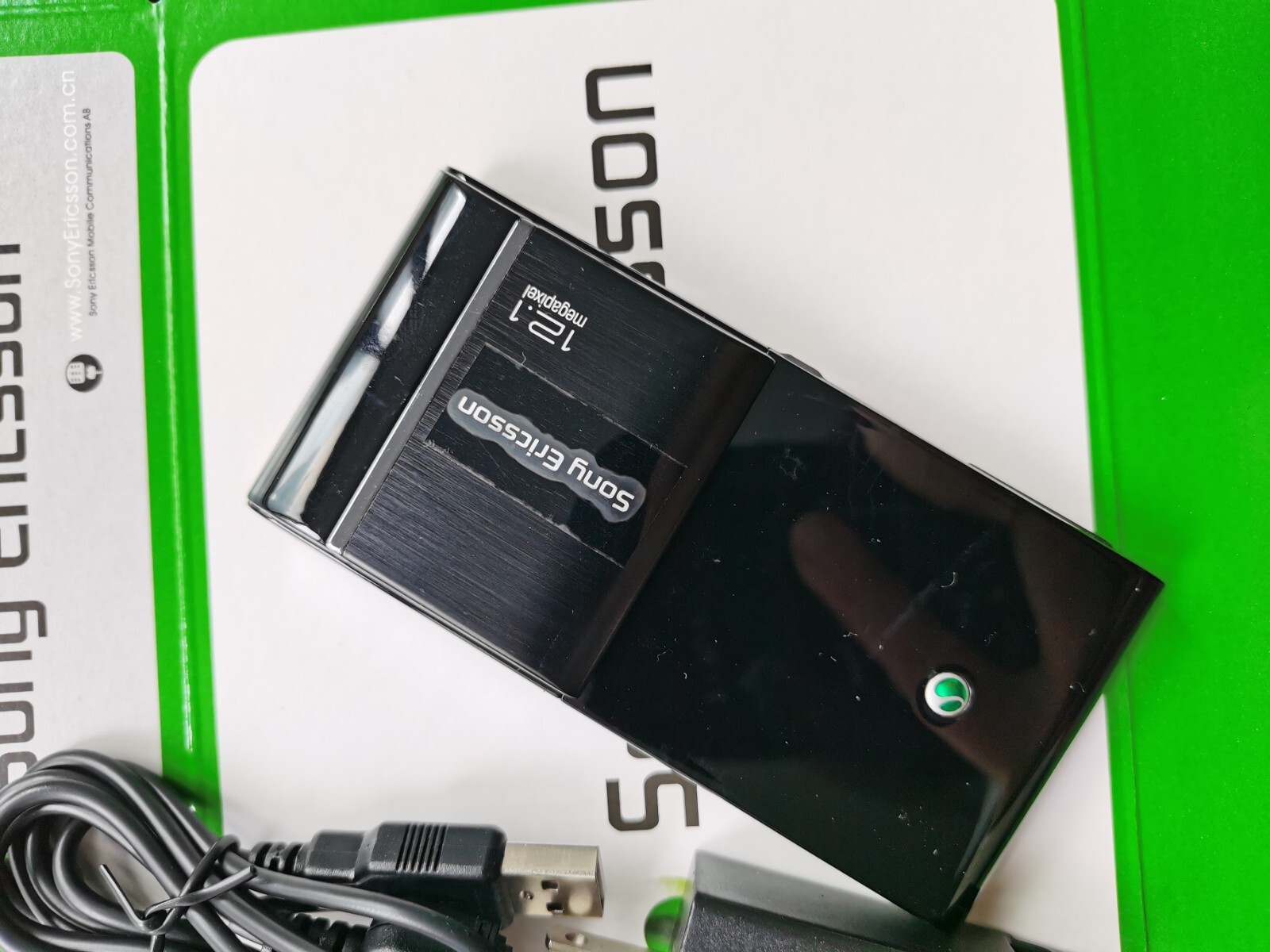 Sony Ericsson Satio U1i Idou, U1, Kokoro Unlocked Mobile Phone - Image 4