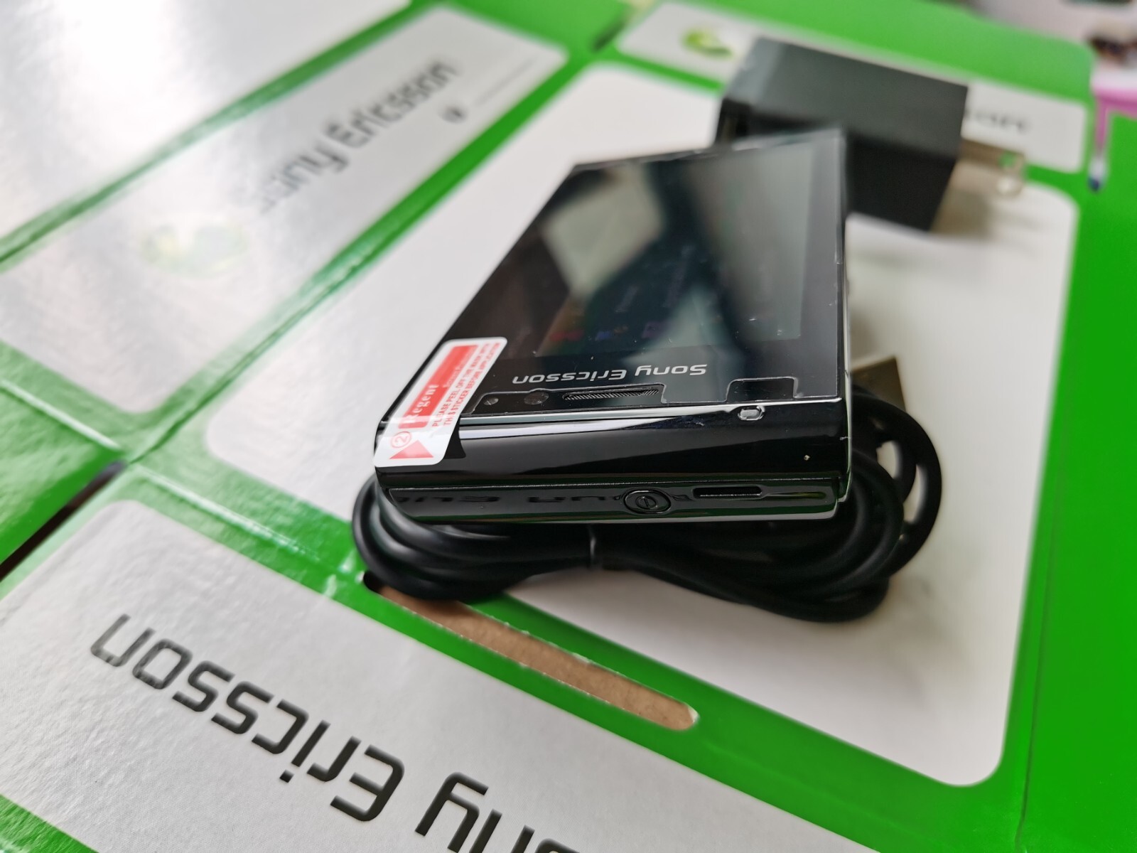 Sony Ericsson Satio U1i Idou, U1, Kokoro Unlocked Mobile Phone - Image 7