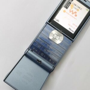 Sony Ericsson W350 Cellular Phone Bundle Description 1 battery