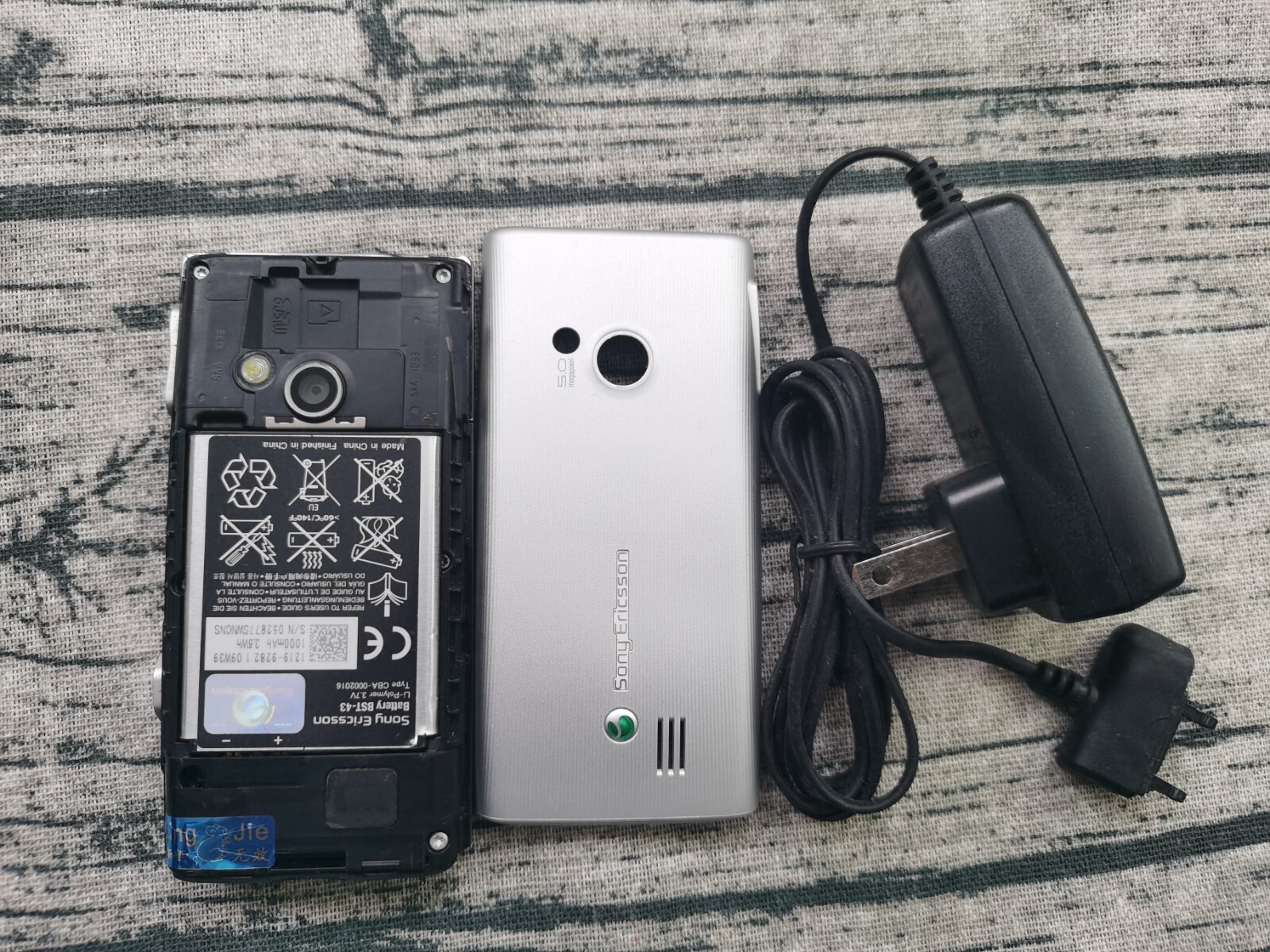 Sony Ericsson Hazel J20 J20i - Black (Unlocked) Cellular Phone - Image 10