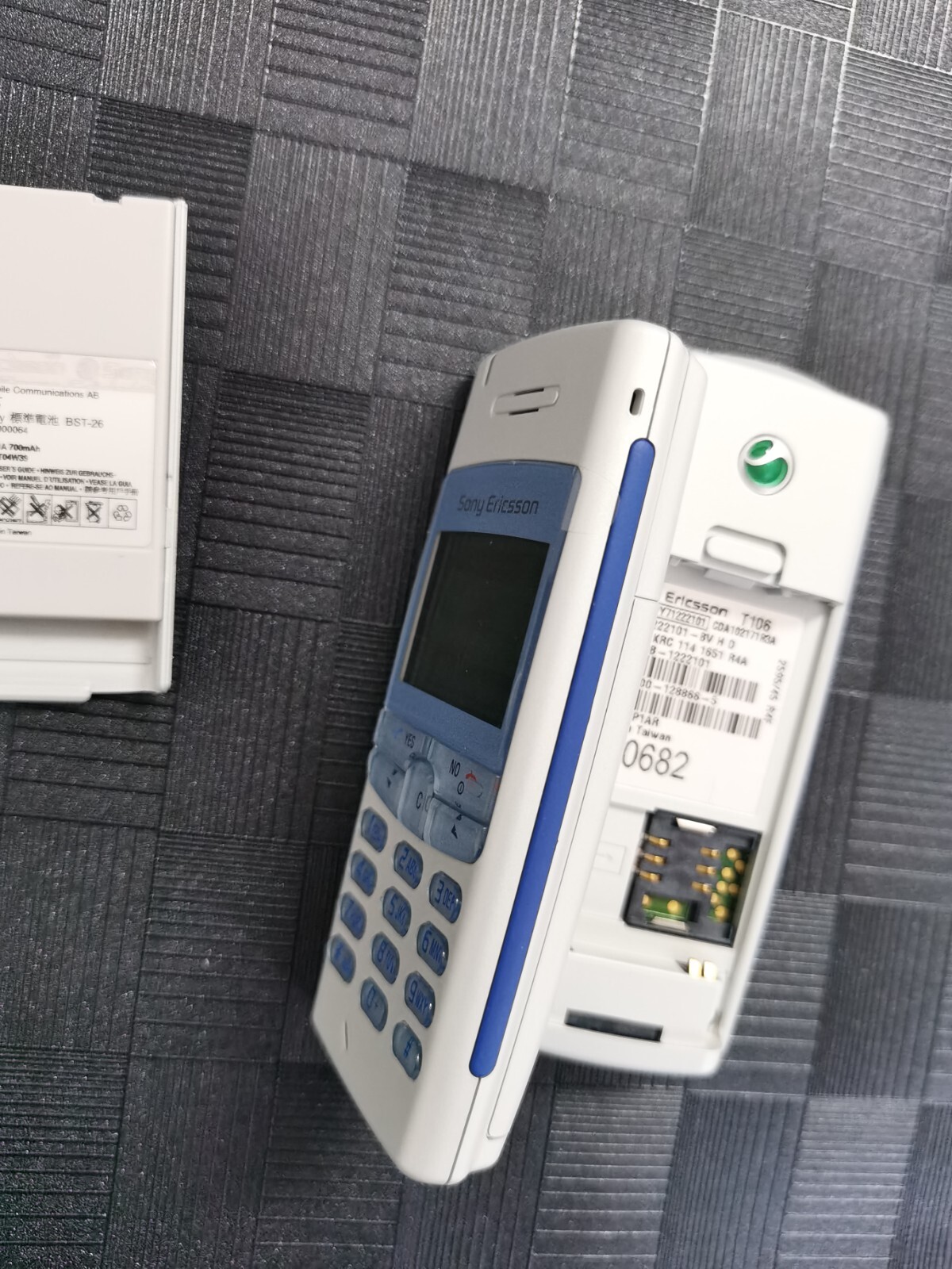 Sony Ericsson T106 2G network original phone - Image 5