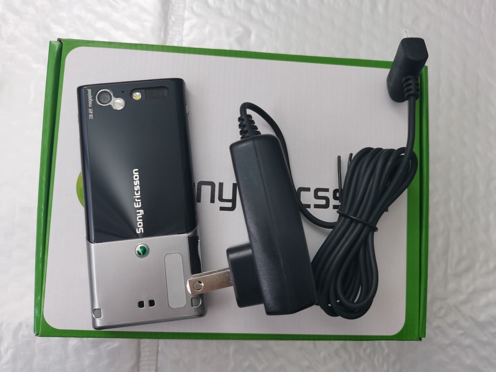 Sony Ericsson T700 - Shining Black (Unlocked) Cellular Phone - Image 8