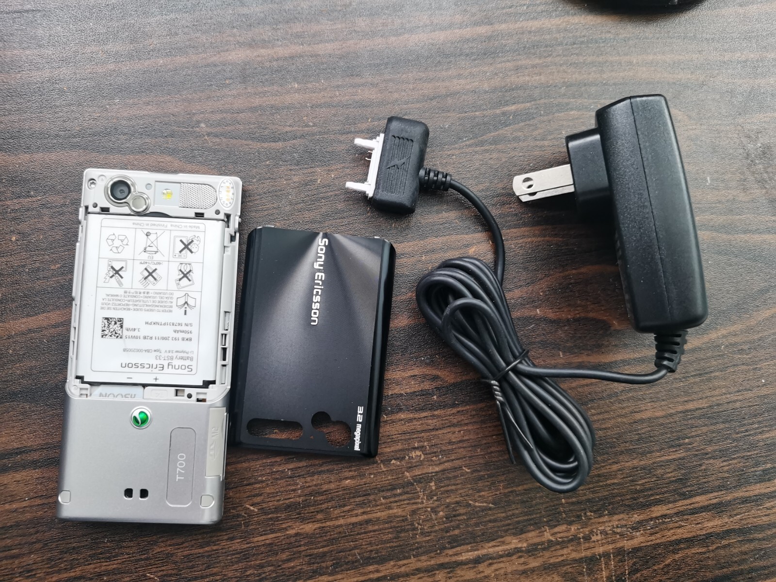 Sony Ericsson T700 - Shining Black (Unlocked) Cellular Phone - Image 11
