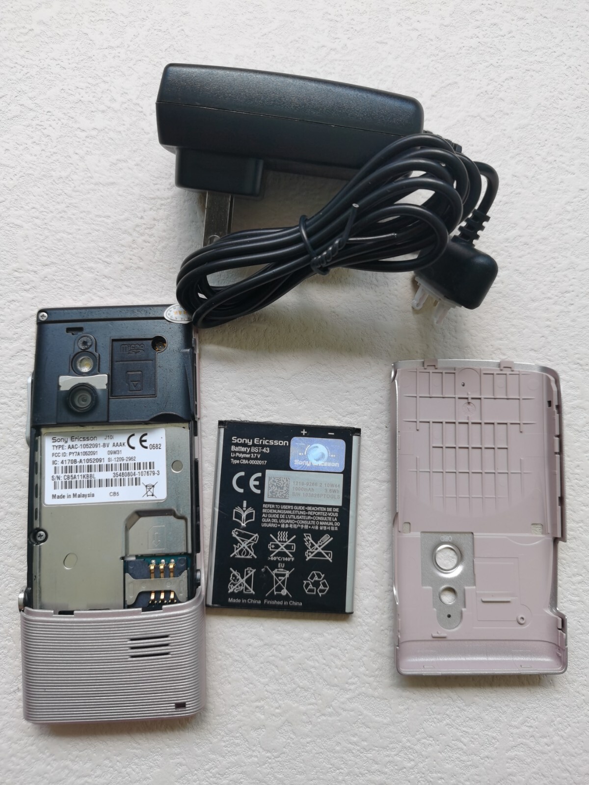 Sony Ericsson Elm J10, J10i, Susan Metal black / Pink (Unlocked) Cellular Phone Color Black Battery 1 battery - Image 17
