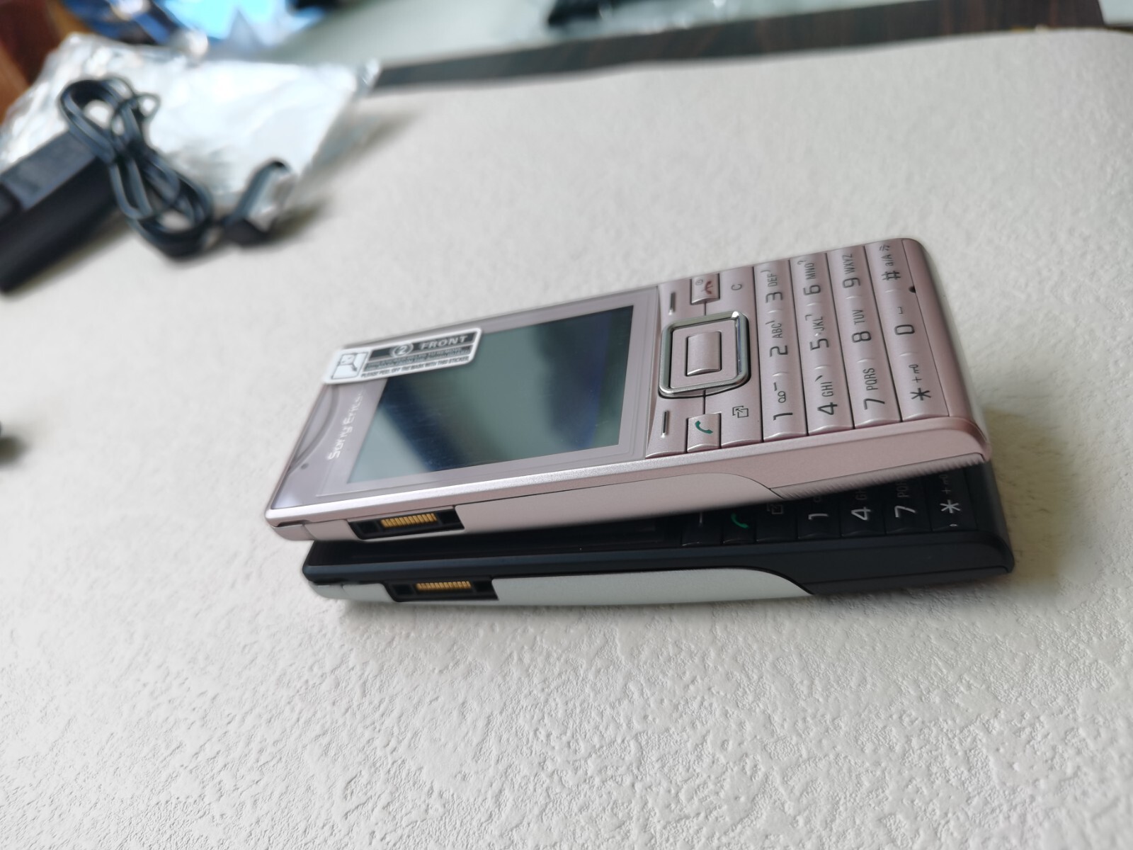 Sony Ericsson Elm J10, J10i, Susan Metal black / Pink (Unlocked) Cellular Phone Color Black Battery 1 battery - Image 19