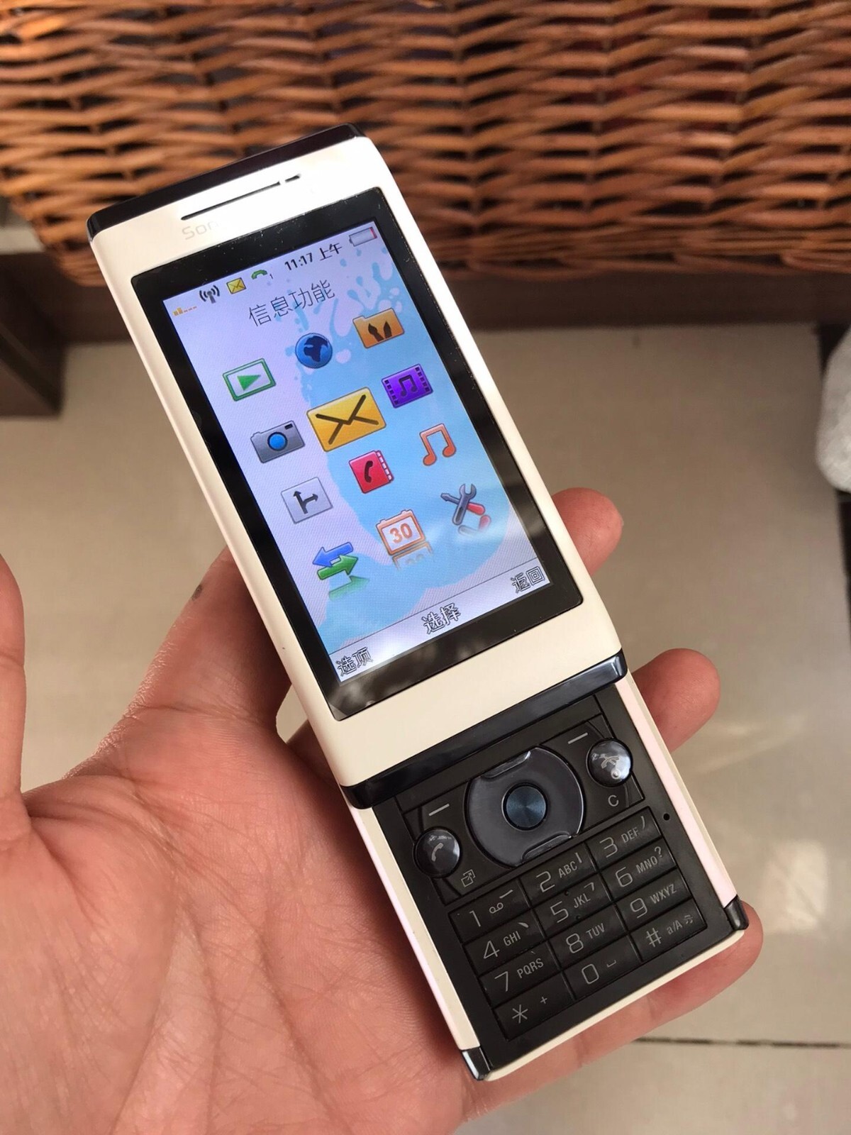Sony Ericsson Aino U10 WIFI GPS Bluetooth 8.1MP Slider Cellphone Color Black