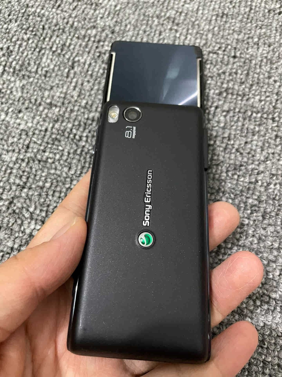 Sony Ericsson Aino U10 WIFI GPS Bluetooth 8.1MP Slider Cellphone Color Black - Image 3