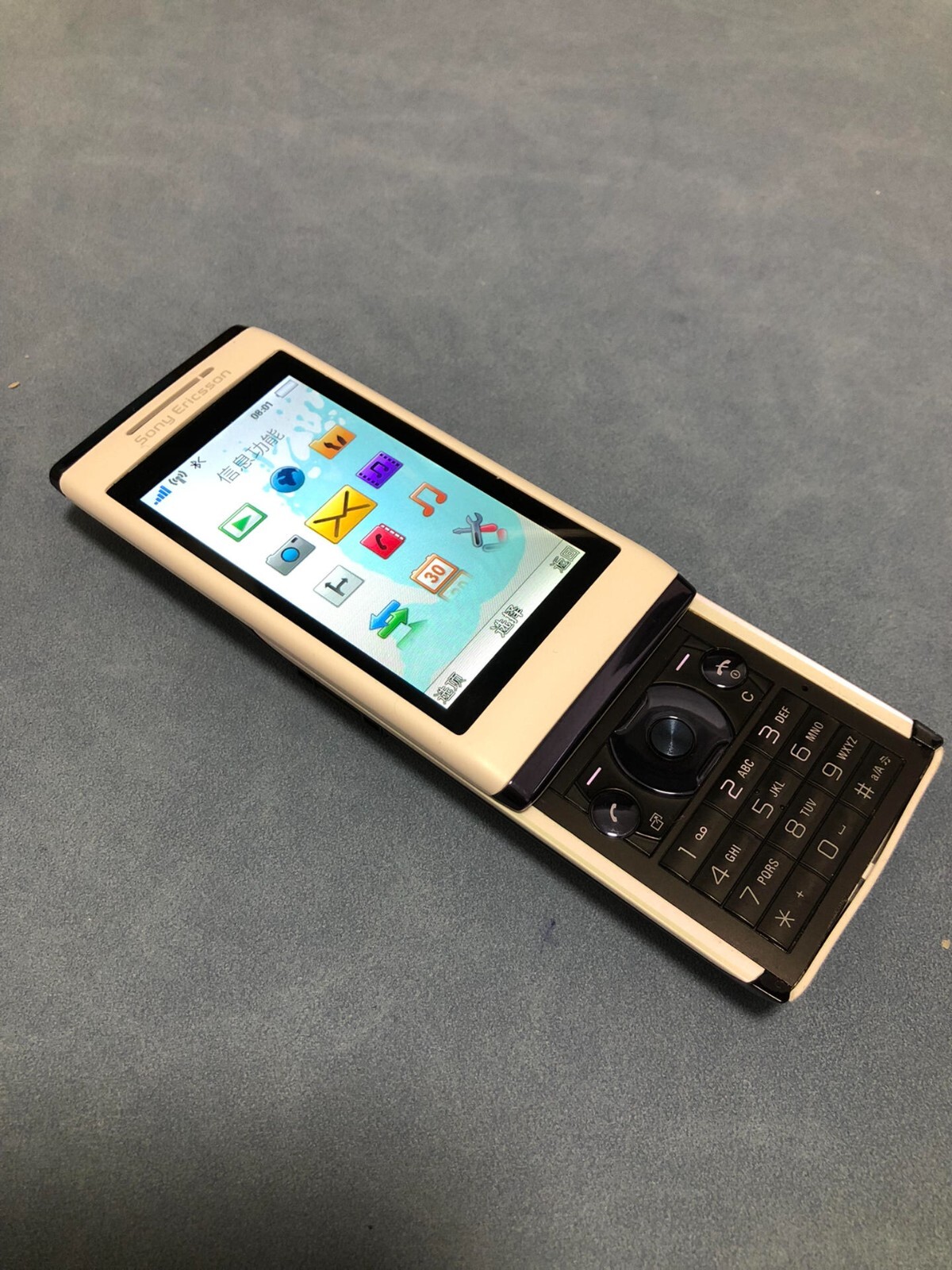 Sony Ericsson Aino U10 WIFI GPS Bluetooth 8.1MP Slider Cellphone Color Black - Image 9