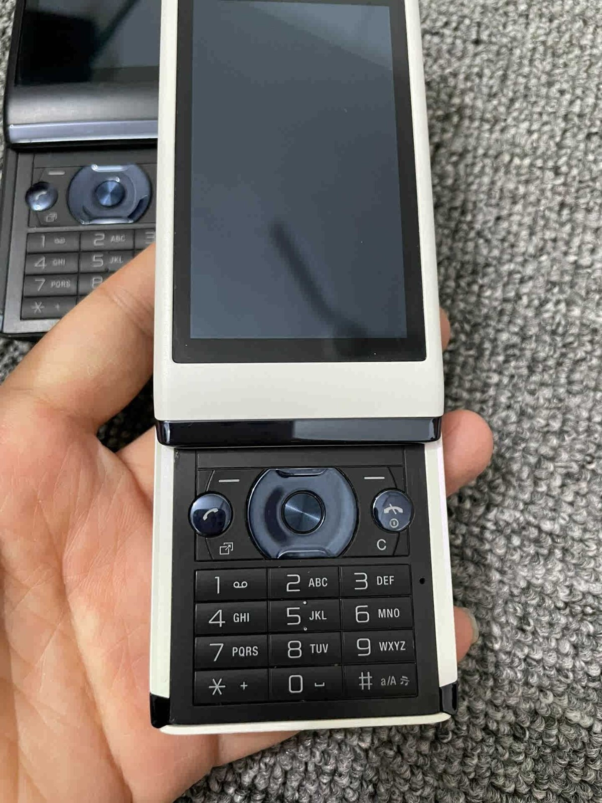 Sony Ericsson Aino U10 WIFI GPS Bluetooth 8.1MP Slider Cellphone Color Black - Image 13
