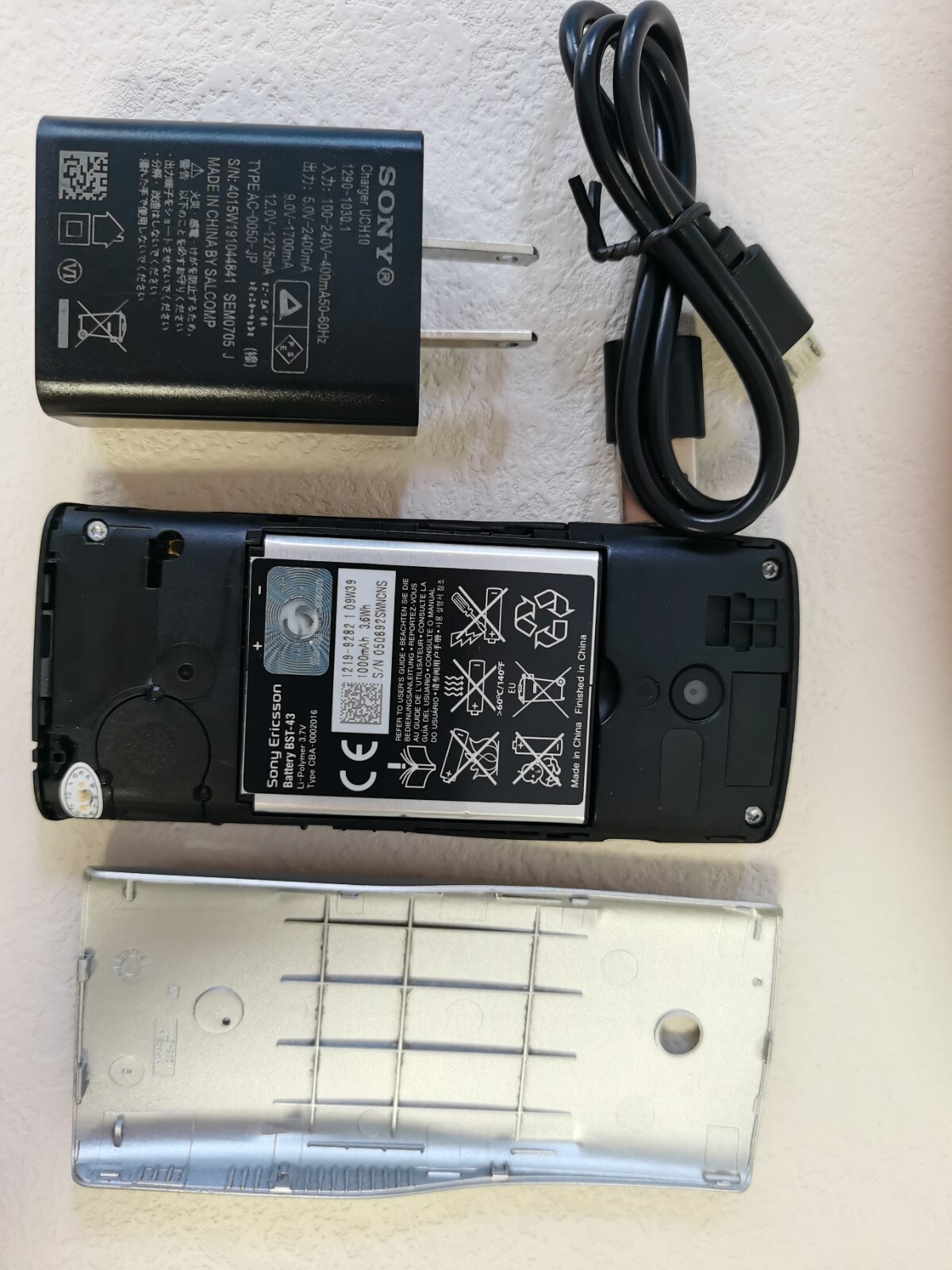 Sony Ericsson Cedar J108i Black Unlocked 3G Bluetooth FM Cellular Phone 280 MB - Image 2