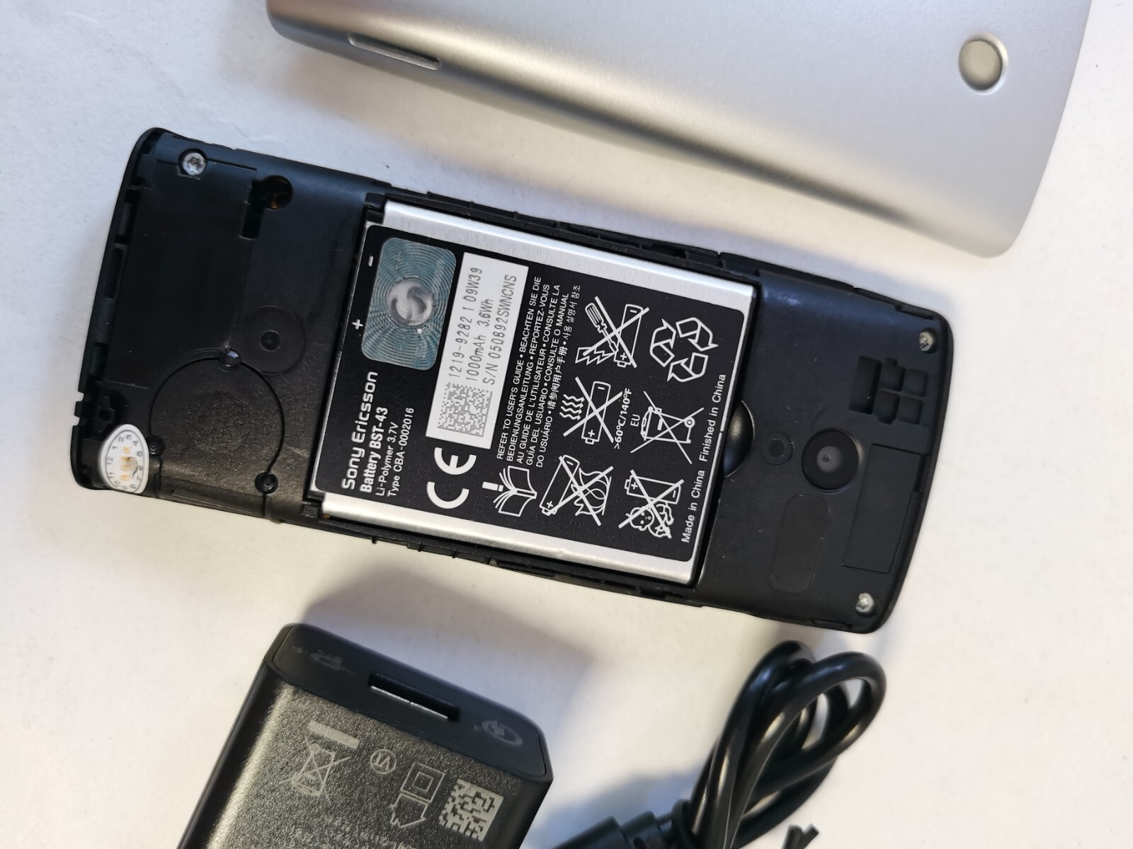 Sony Ericsson Cedar J108i Black Unlocked 3G Bluetooth FM Cellular Phone 280 MB - Image 7