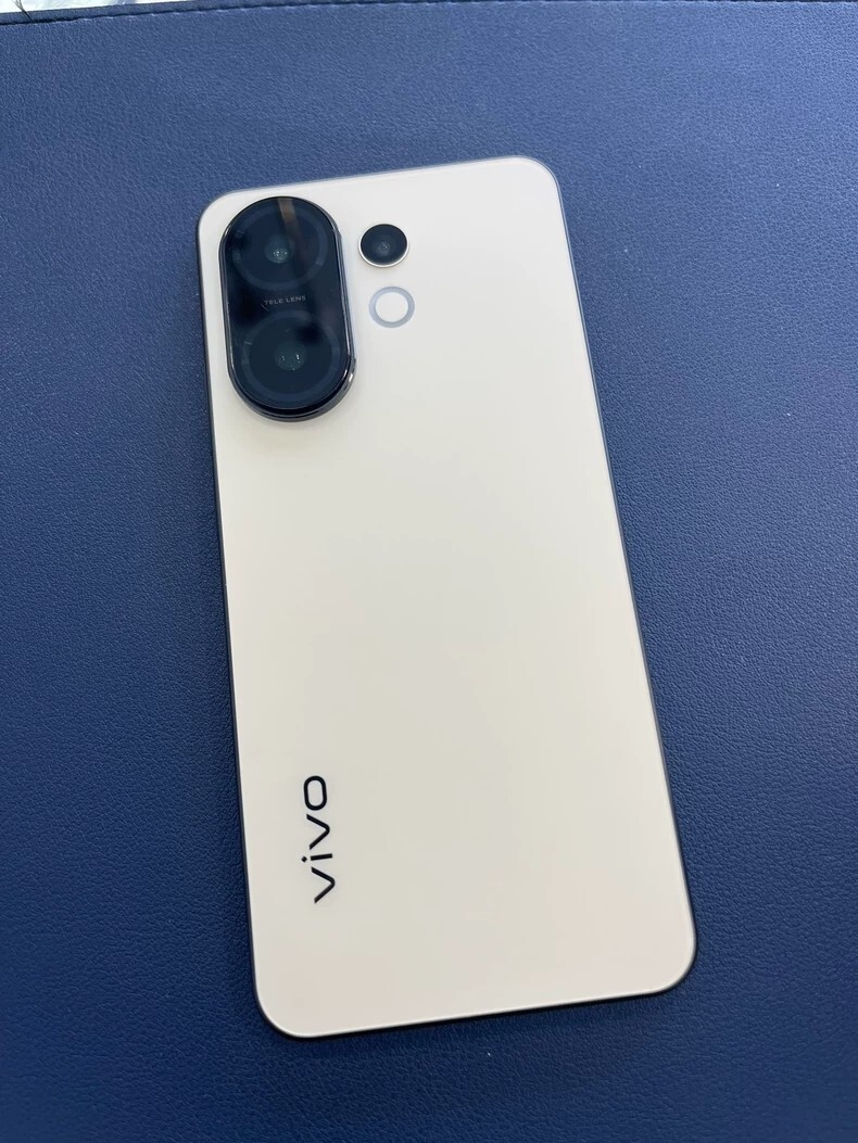 vivo S30 5G 6.67" 50MP 6500mAh Qualcomm Snapdragon 7 Gen 4 256GB/512GB Android storage 256GB 12GB RAM colors Please note the color.