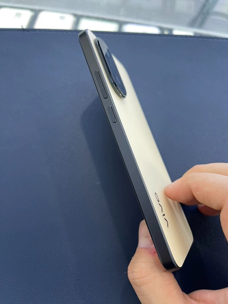 vivo S30 5G 6.67" 50MP 6500mAh Qualcomm Snapdragon 7 Gen 4 256GB/512GB Android storage 256GB 12GB RAM colors Please note the color. - Image 6