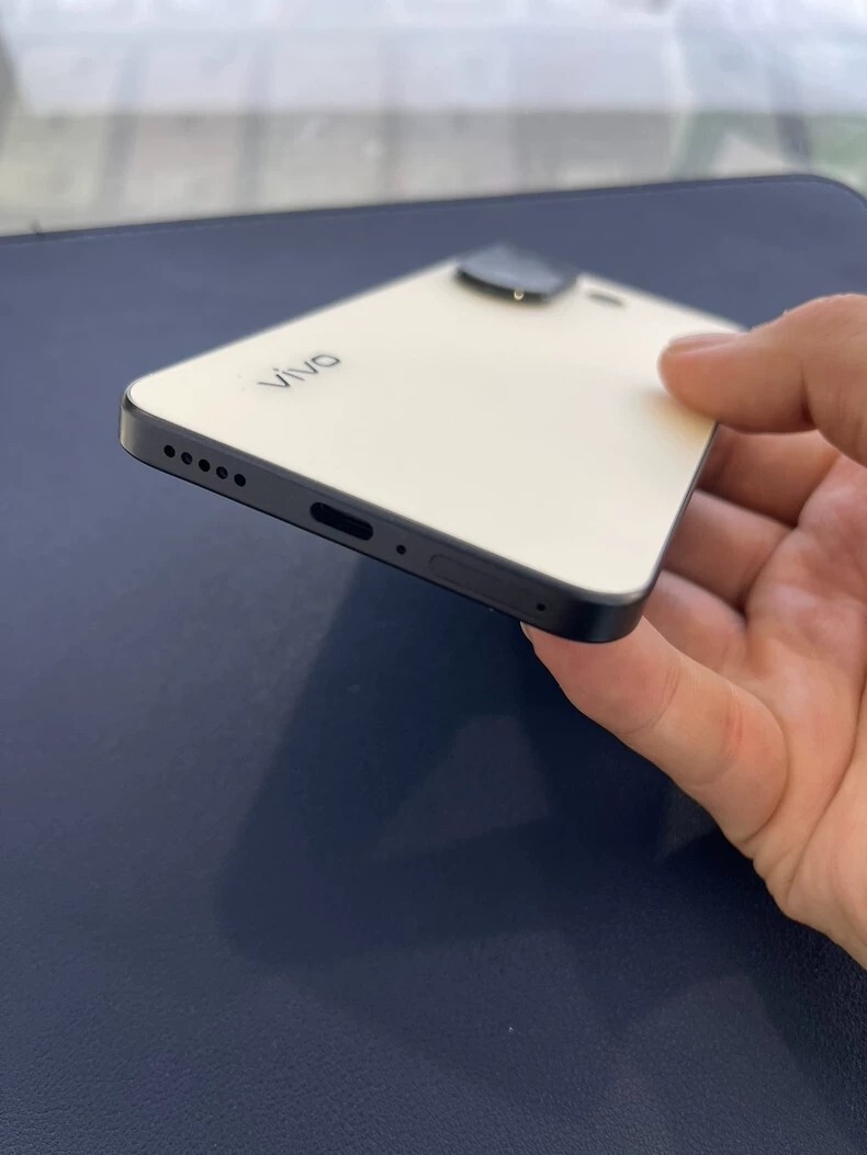 vivo S30 5G 6.67" 50MP 6500mAh Qualcomm Snapdragon 7 Gen 4 256GB/512GB Android storage 256GB 12GB RAM colors Please note the color. - Image 4
