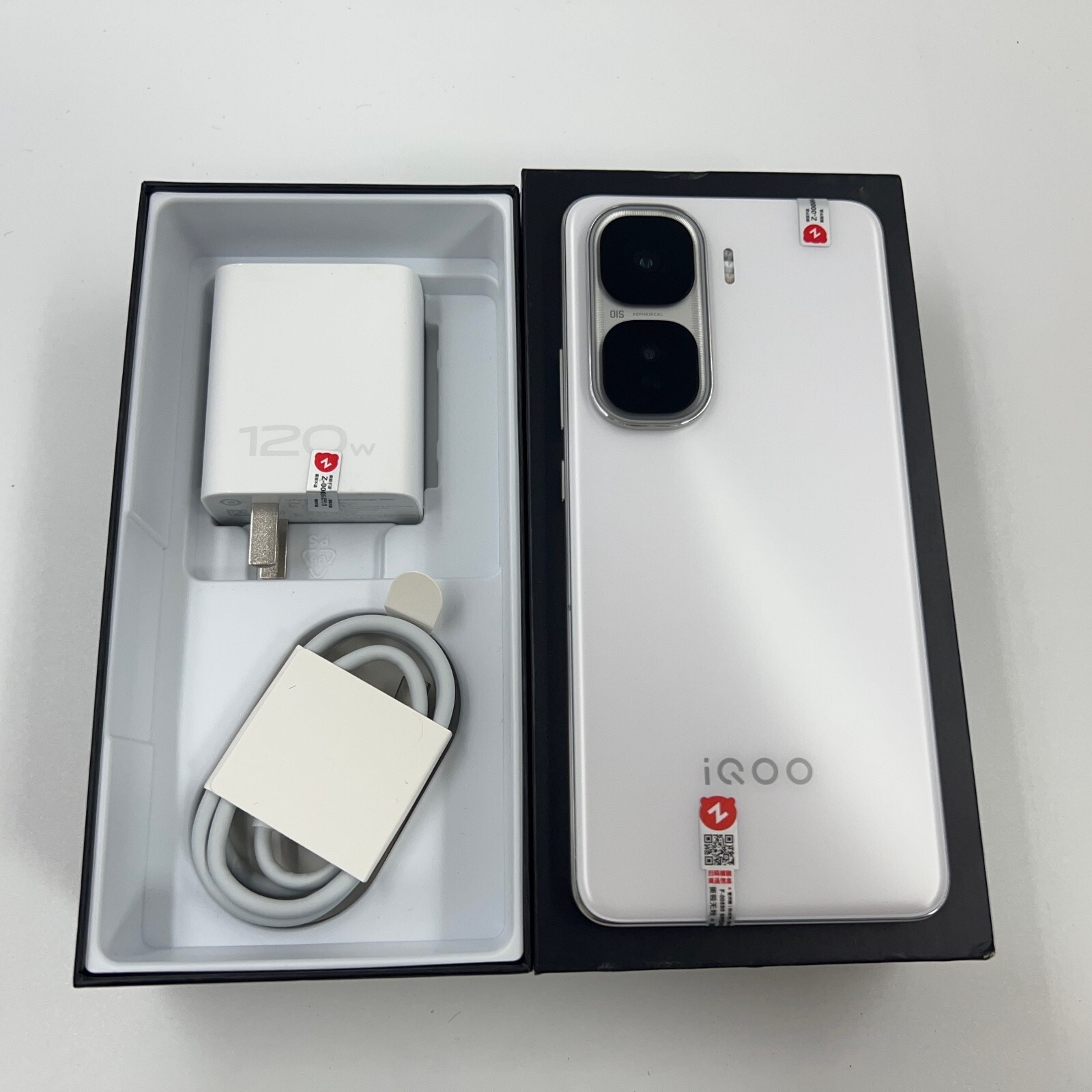 vivo iQOO Neo10 Pro+ 5G 6.82"50MP 6800mAh 256GB/512GB Snapdragon 8 Elite Android storage 12+256GB colors Random color