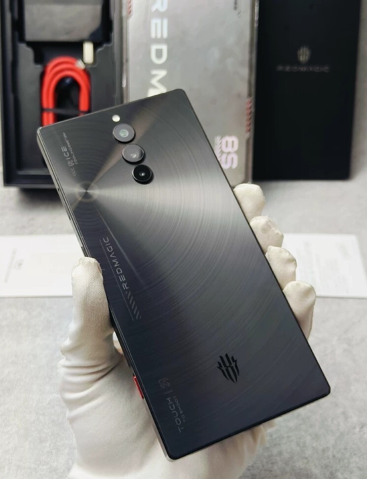 Global ZTE nubia RedMagic 8S Pro+ 5G 6.8" Snapdragon game phone unlocked Google storage 16+256GB accessory phone+charger colors Please note the color. - Image 5