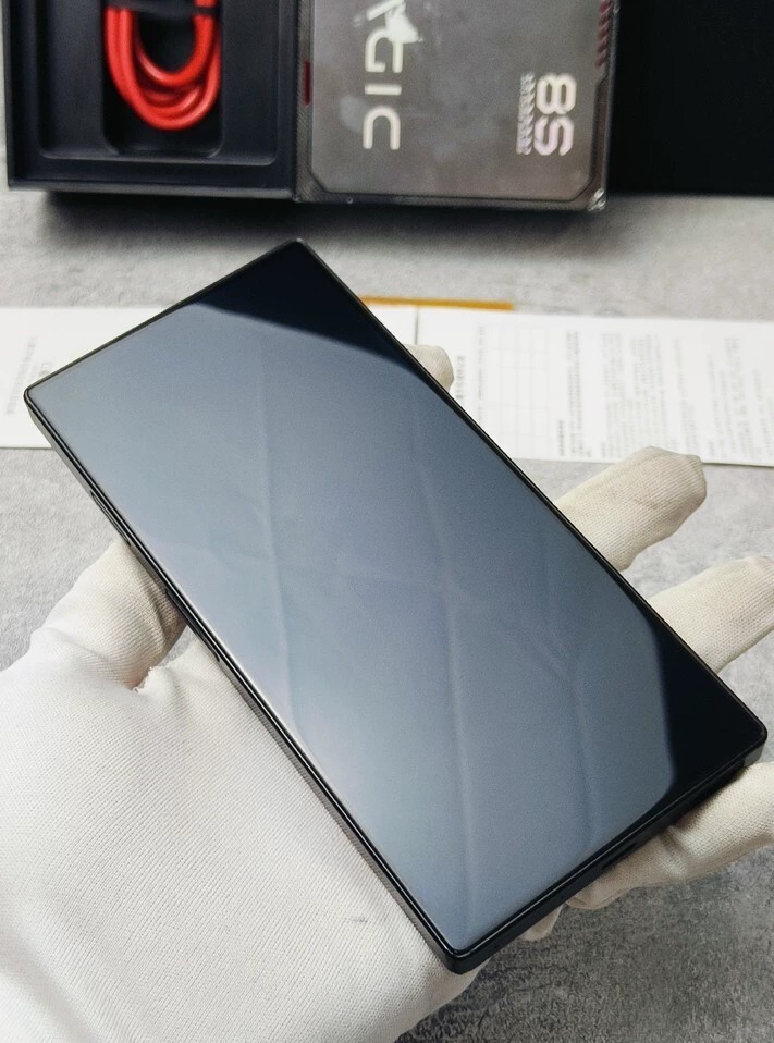 Global ZTE nubia RedMagic 8S Pro+ 5G 6.8" Snapdragon game phone unlocked Google storage 16+256GB accessory phone+charger colors Please note the color. - Image 6