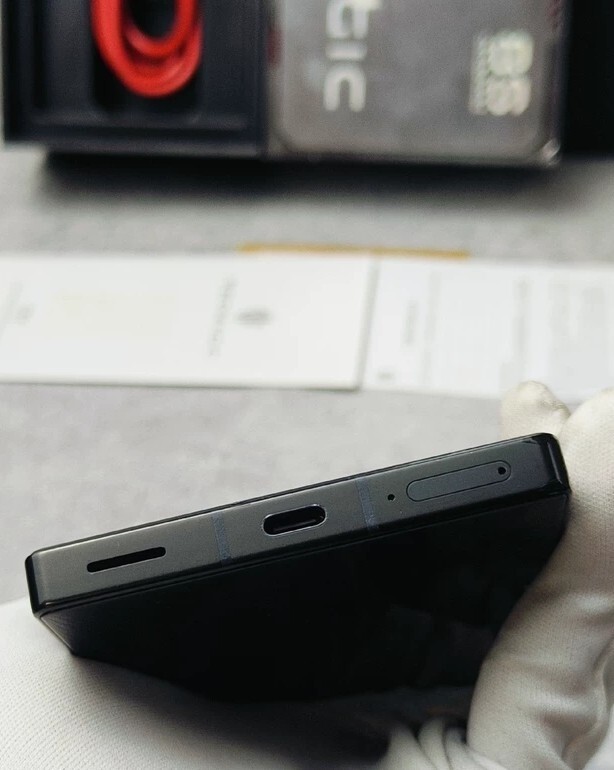 Global ZTE nubia RedMagic 8S Pro+ 5G 6.8" Snapdragon game phone unlocked Google storage 16+256GB accessory phone+charger colors Please note the color. - Image 9
