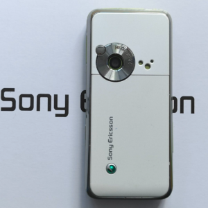 Original Unlocked Sony Ericsson K660 K660i 2G /3G HSDPA 2100 Mobile Phone 32 MB Battery 1*Battery Color White