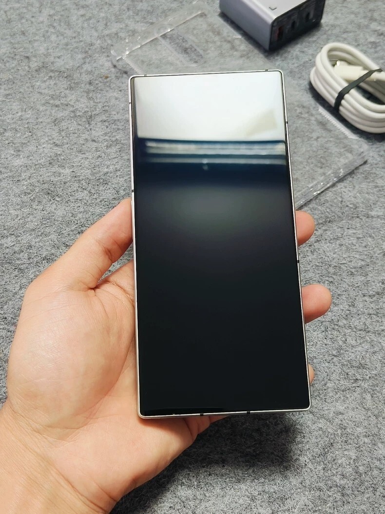 ZTE nubia redMagic 8 Pro 6.8" 50MP Snapdragon 8 Gen 2 256GB unlocked Global storage 256GB 12GB RAM colors black - Image 3