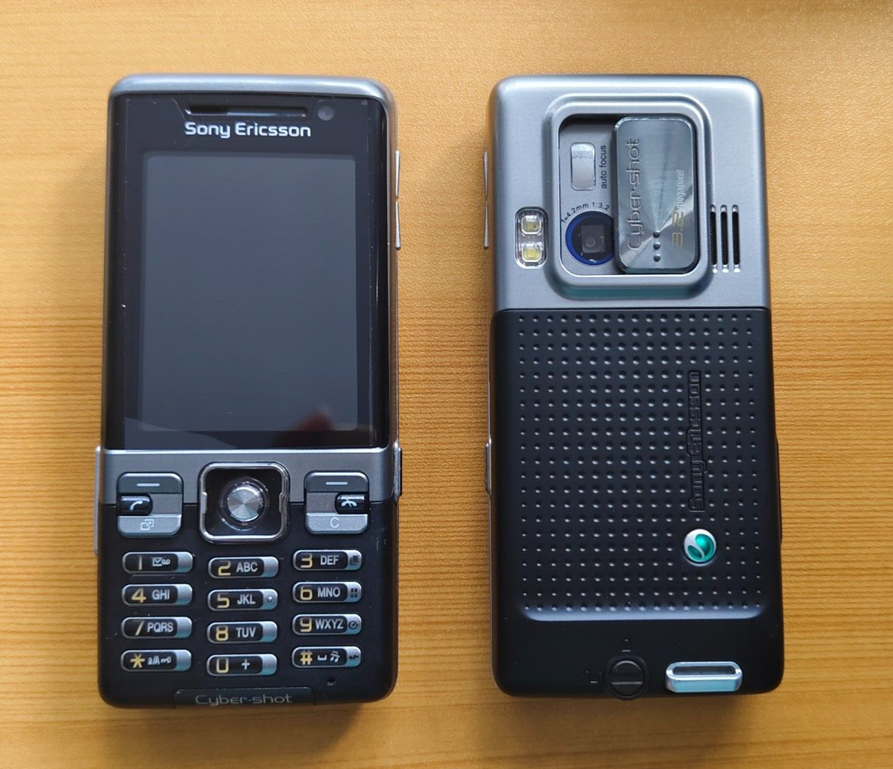 Sony Ericsson C702 Very Rare - For Collectors - Unlocked 150 MB Color Black