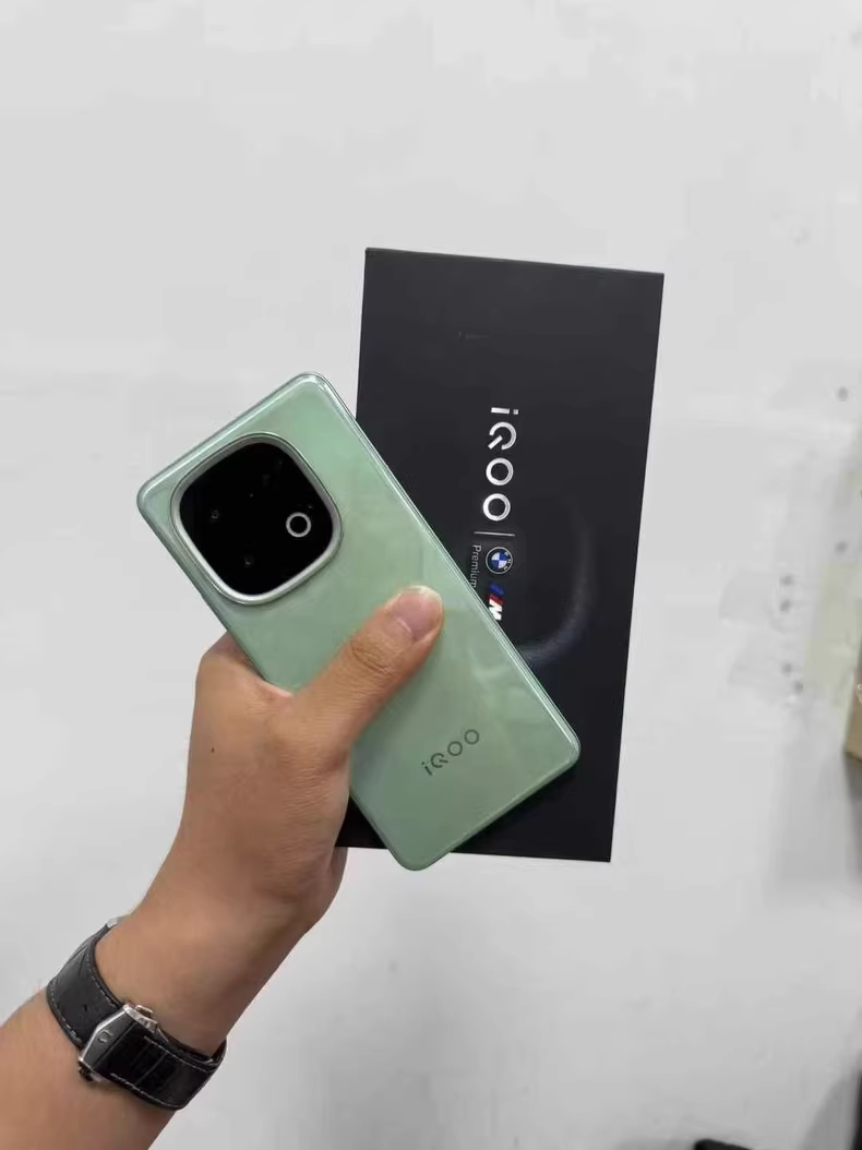 vivo iQOO 13 5G Android 15 Snapdragon 8 Elite 256GB 512GB 1TB Google unlocked Storage 12+256GB Color Random color - Image 2