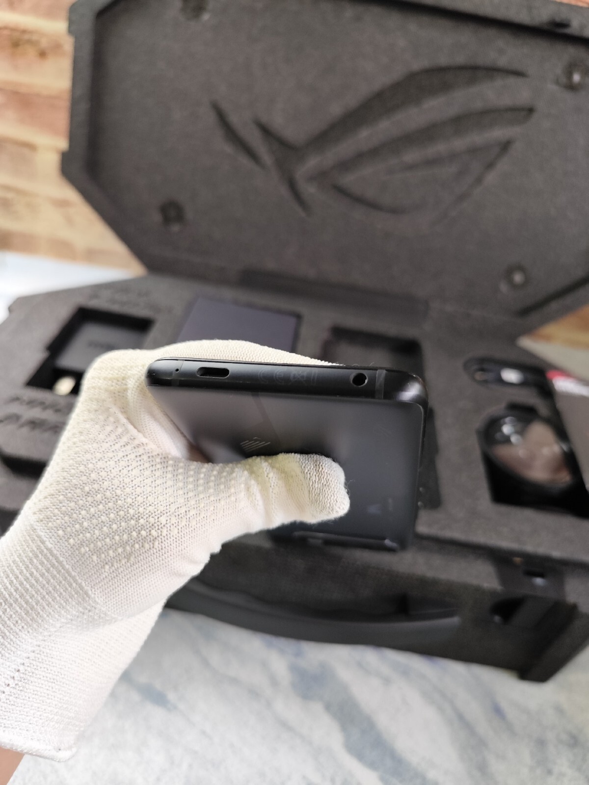 Bargain “Batman ” Edition Asus ROG Phone 6 12+256GB Unlocked Gaming Phone Model Number Batman Limited Edition - Image 5