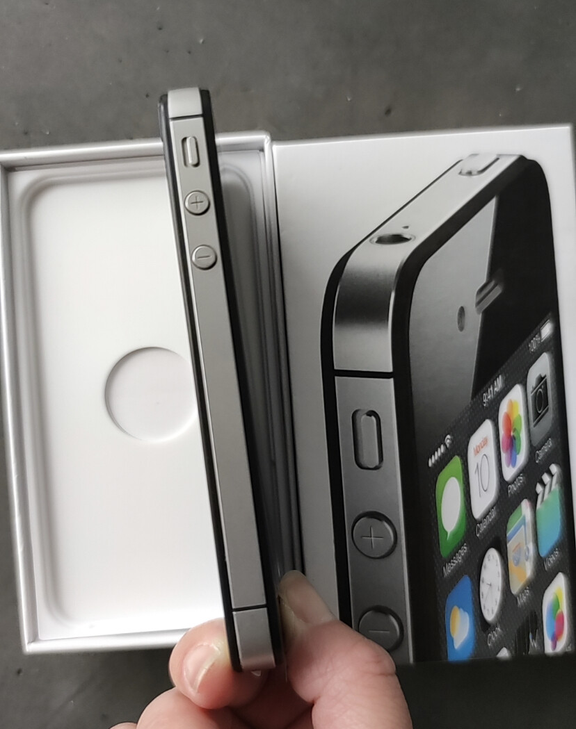 Apple iPhone 4 4S -8/16/32/64 GB iOS 3G WIFI Smartphone Model Apple iPhone 4s Storage Capacity 32 GB - Image 2