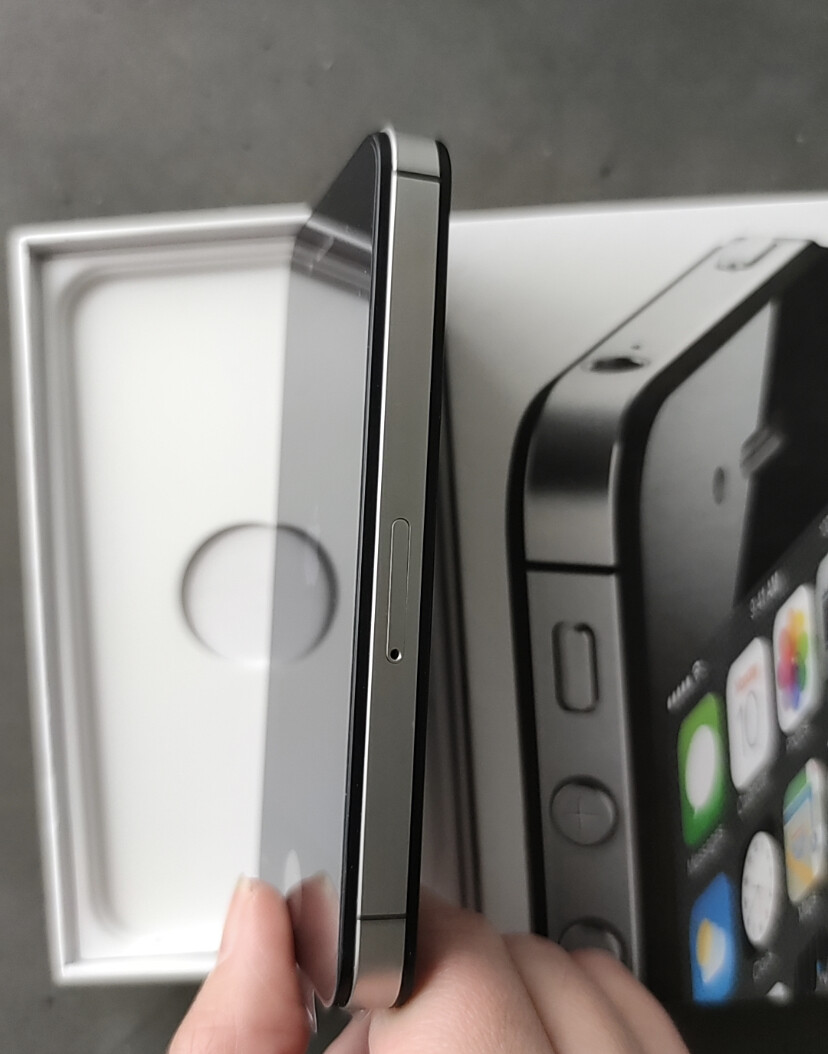 Apple iPhone 4 4S -8/16/32/64 GB iOS 3G WIFI Smartphone Model Apple iPhone 4s Storage Capacity 32 GB - Image 3