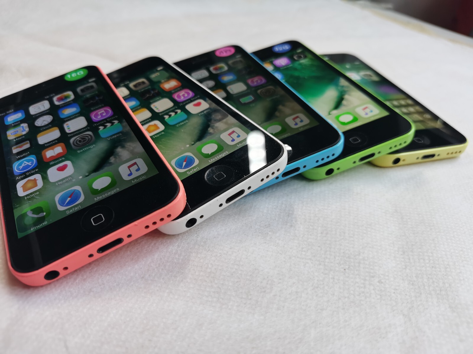 Tested work 100% Apple iPhone 5c - 8/16/32GB - random color Color Green Storage Capacity 8 GB