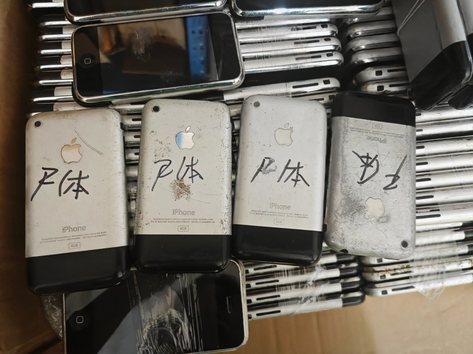 Apple iPhone 1st Generation 2G 8GB iOS screen broken doesn't work storage 16GB