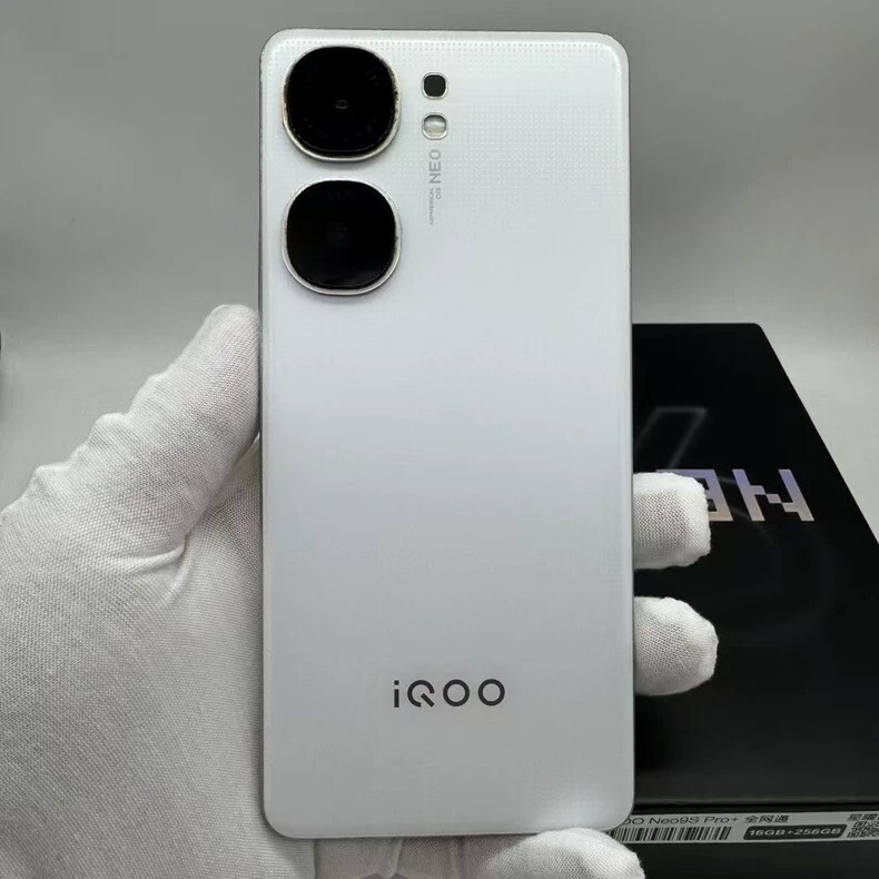 vivo iQOO Neo9S Pro+ 5G 6.78" 50MP LTPO AMOLED 144Hz Snapdragon 8 Smartphone Colors Random color Charger Included Yes Storage Capacity 12+256GB - Image 2